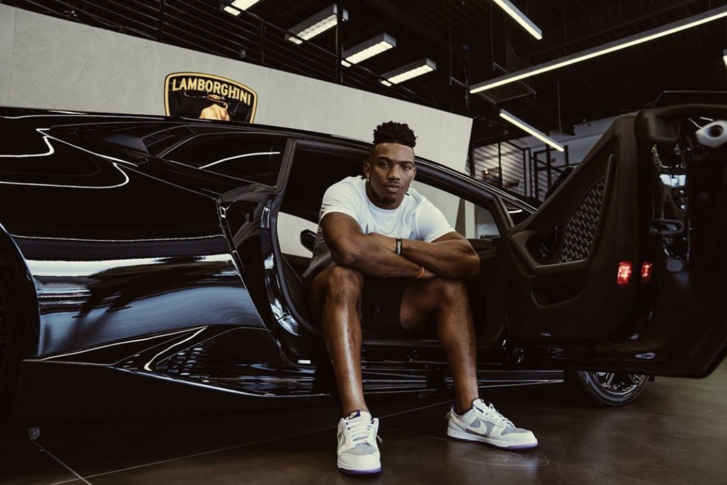 Texas Star RB Bijan Robinson Lands NIL Partnership With Lamborghini ...