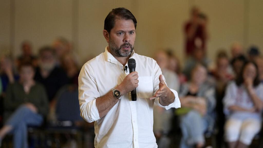 Tim Steller's column: Macho politics turn tricky for Sen. Gallego