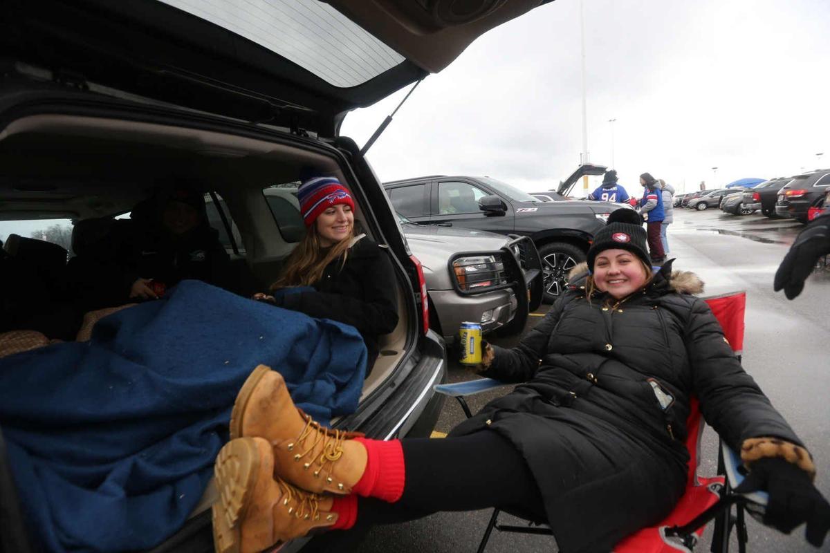 Erik Brady: 'Fandemonium' broke out last time Bills beat Jets for AFC East,  thanks to one very large paw