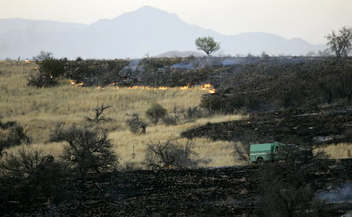 1,000-acre fire near Ft. Huachuca has burned five houses, injured one (updated)  