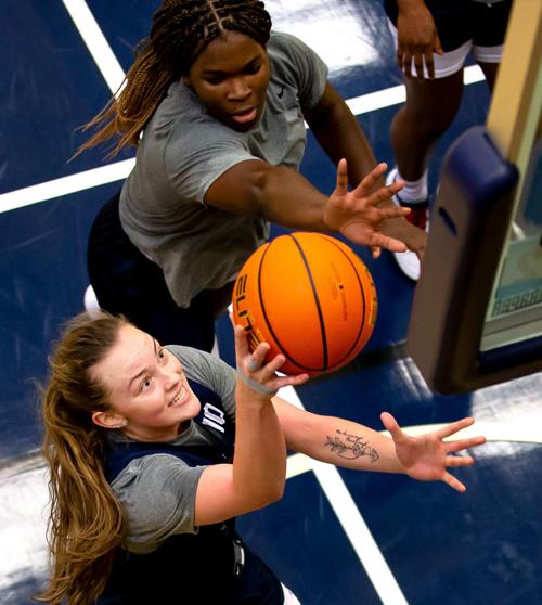 101221-tuc-spt-uawomenshoops-p1