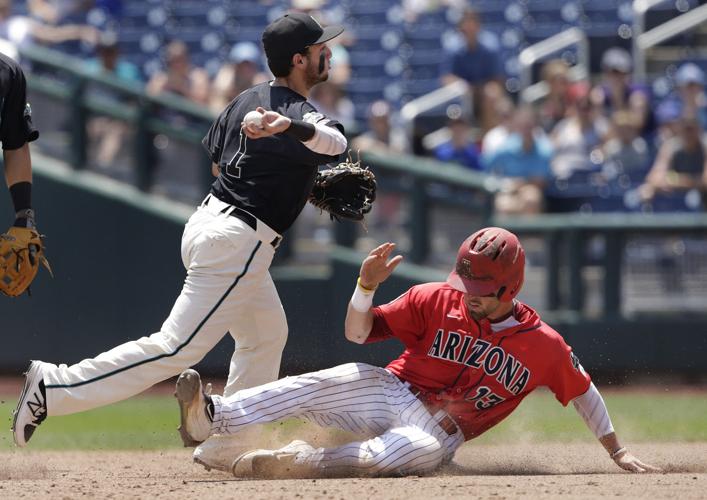 ֱ vs. Coastal Carolina in College World Series