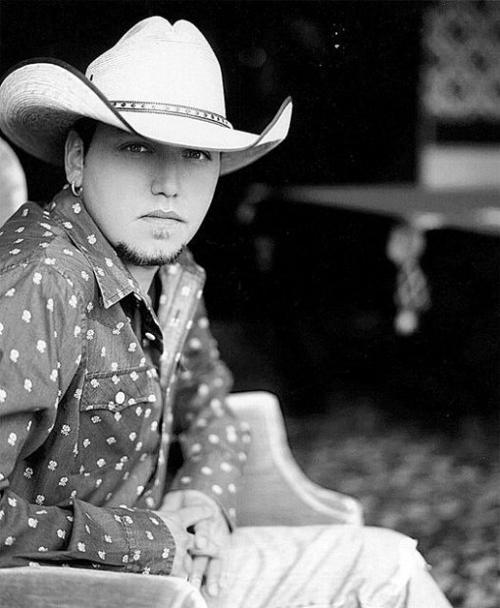 Confident Aldean #39 s #39 Hicktown #39 cracks Billboards Top 10