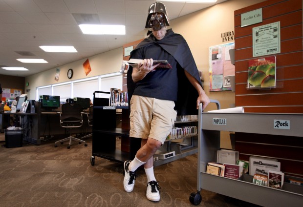 'Star Wars' warriors descend on library    