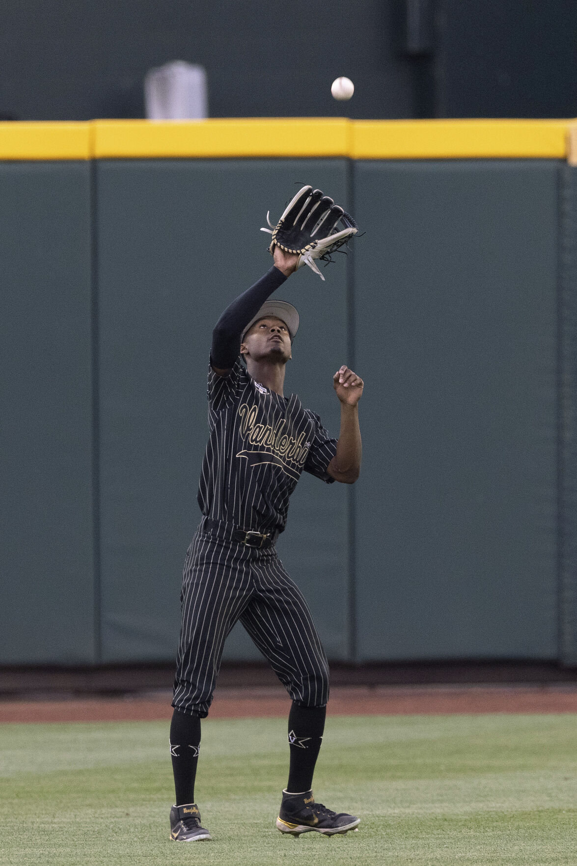 What should Arizona baseball expect from Vanderbilt in its College World  Series opener? A Commodores expert gives us the inside scoop - Arizona  Desert Swarm