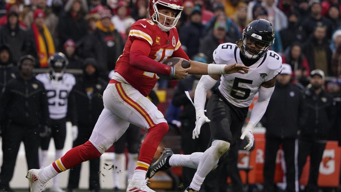 Chiefs, led by hobbled Mahomes, stop Jags