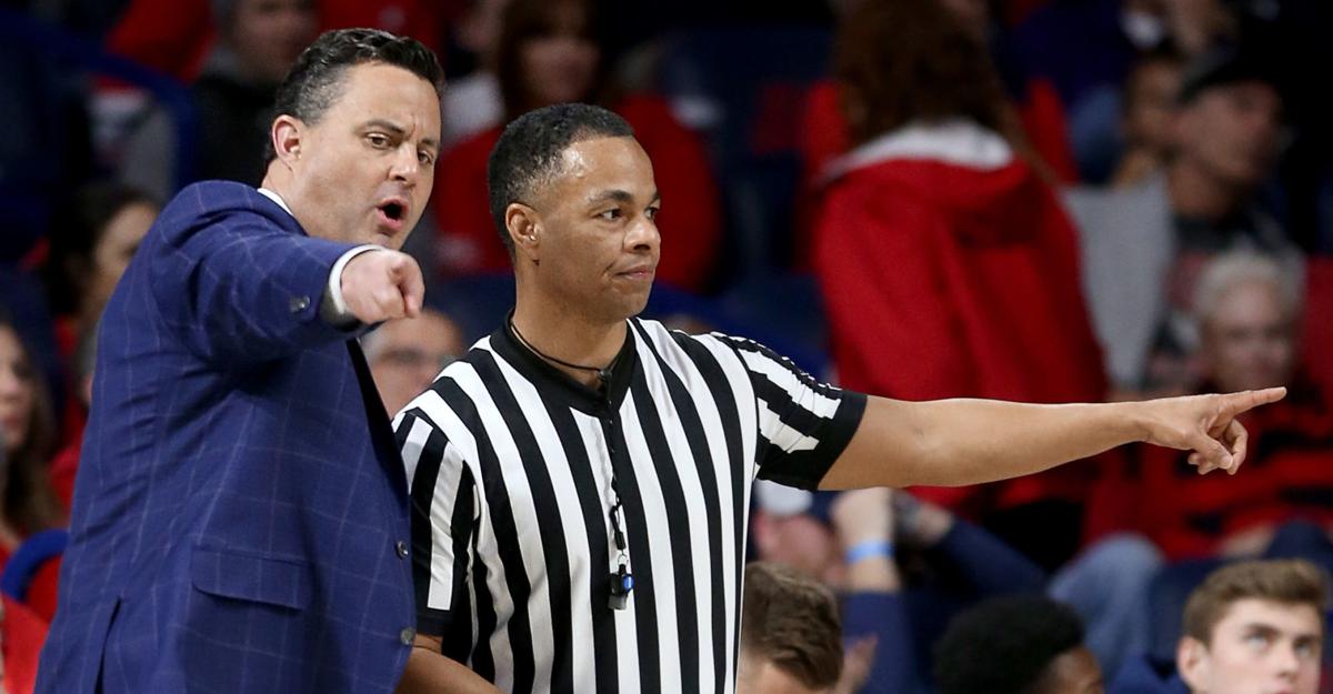 Greg Hansen Sean Miller Puts On Clinic Credits Lute Fans As He Begins 11th Season In Charge Of Wildcats Greg Hansen Tucson Com