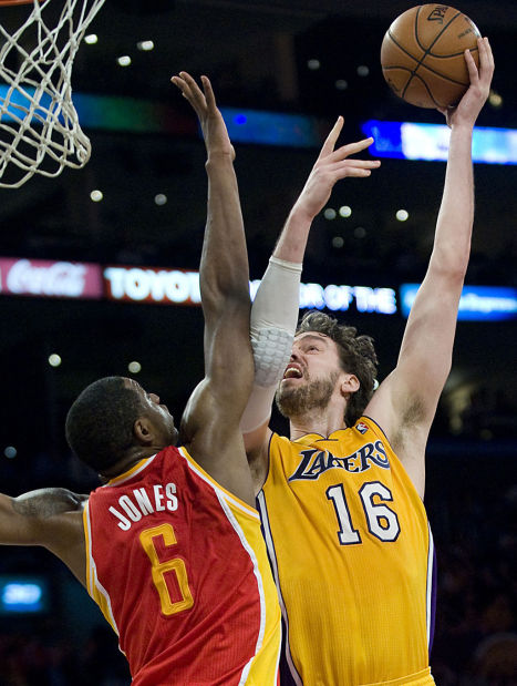 Lakers clinch No. 7 seed with overtime win over Minnesota