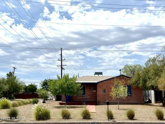 3 Bedroom Home in Tucson - $1,800