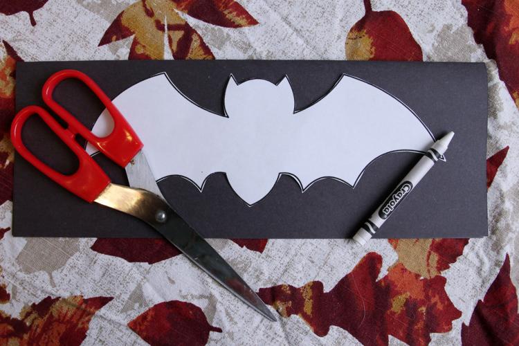 Halloween decor: Bat banner