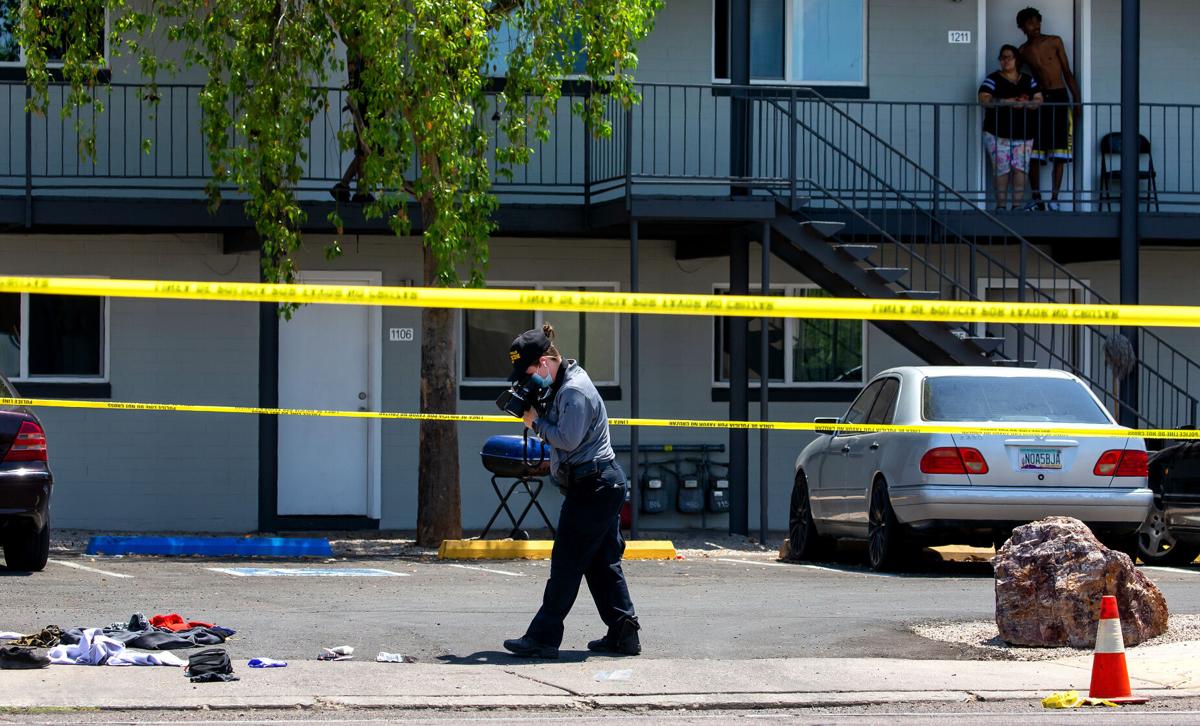 Man shot at midtown Tucson apartment complex
