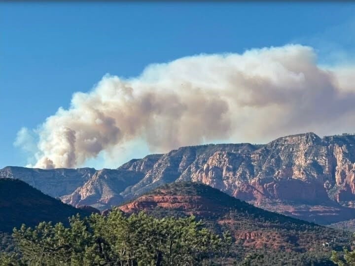 Wildfire near Sedona prompts evacuations