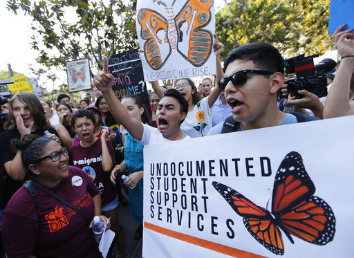 Young US immigrants mobilize effort to avoid deportation