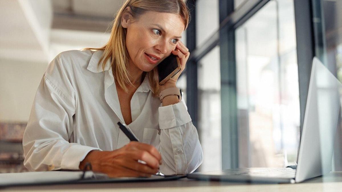 The first 48 hours on a past-due invoice: A no-stress game plan