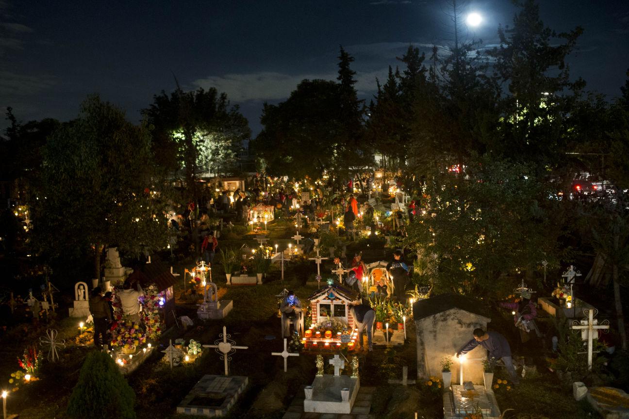 Celebrate life and death at South Lawn Cemetery's Día de los Muertos