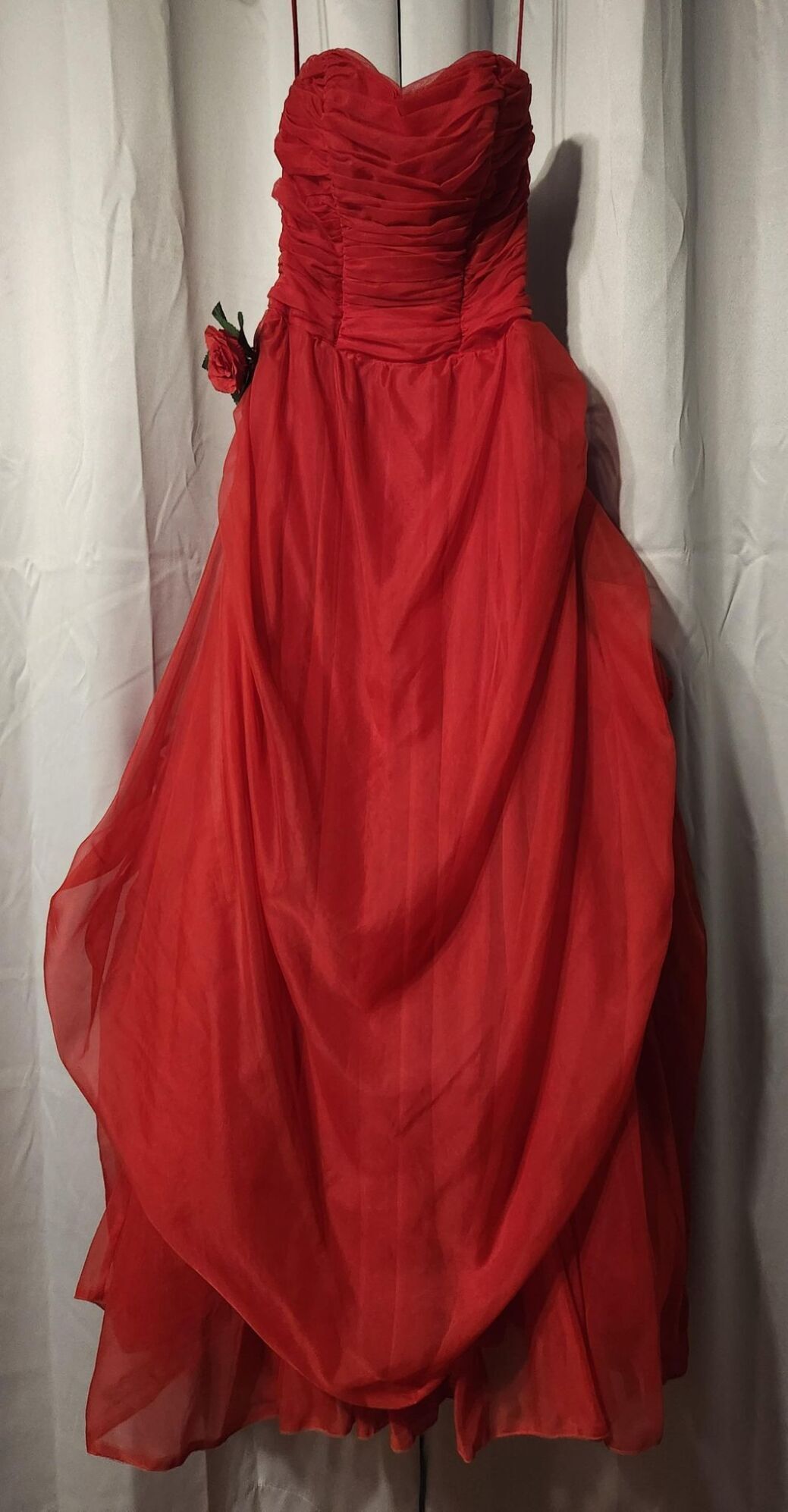 Prom dress dances through three generations of young women Prom dress dances through three generations of young women