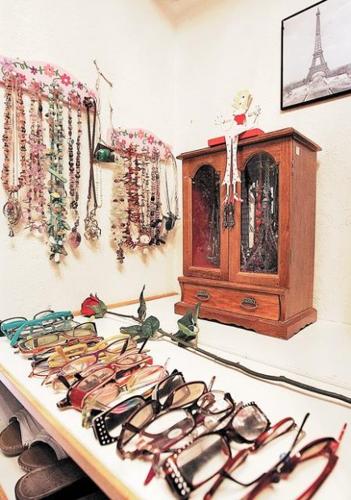 Decor makes closet contemporary  