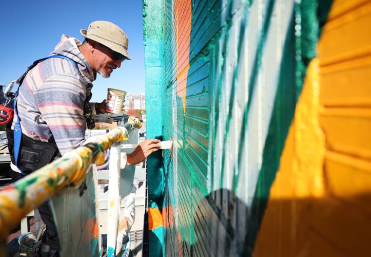"La Guitarista," mural by Ignacio Garcia