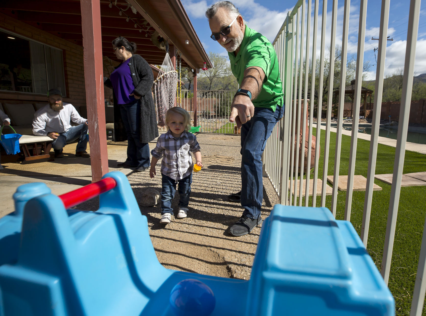 Photos Tucson families have small Easter egg hunts Latest Headlines