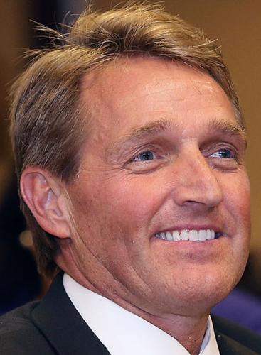 Key senators tightly control immigration debate    