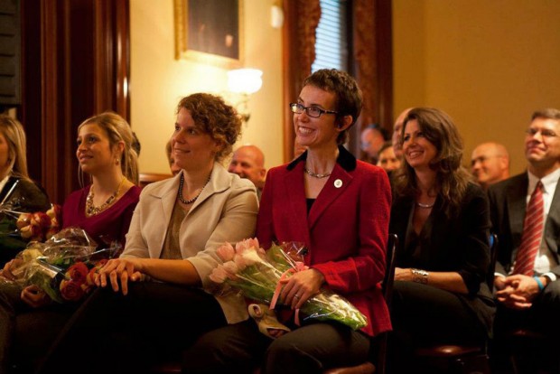 Beaming Giffords, at Kelly's retirement, moves without aid   