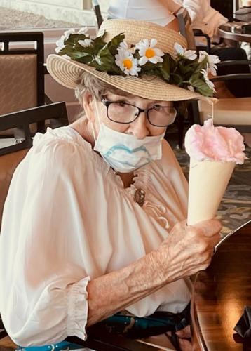 MINNIE-PEARL-LOOL-ALIKE.jpg