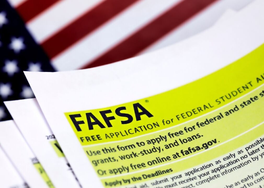 Arizona postpones students' FAFSA priority deadline Local College