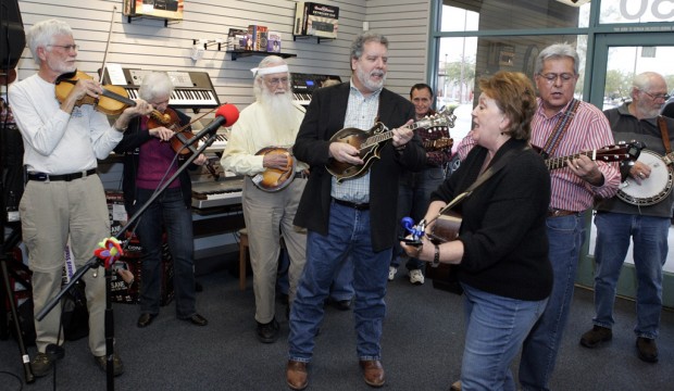 Music & Arts hosts jam sessions   