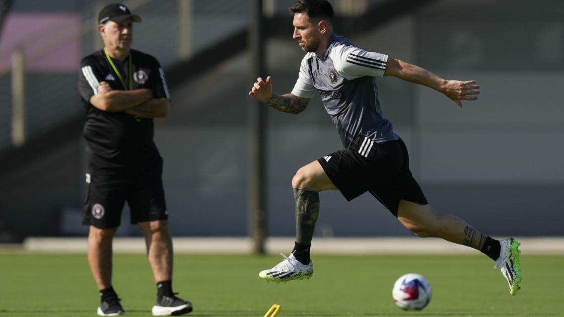 Messi takes to the practice field for 1st time with Inter Miami