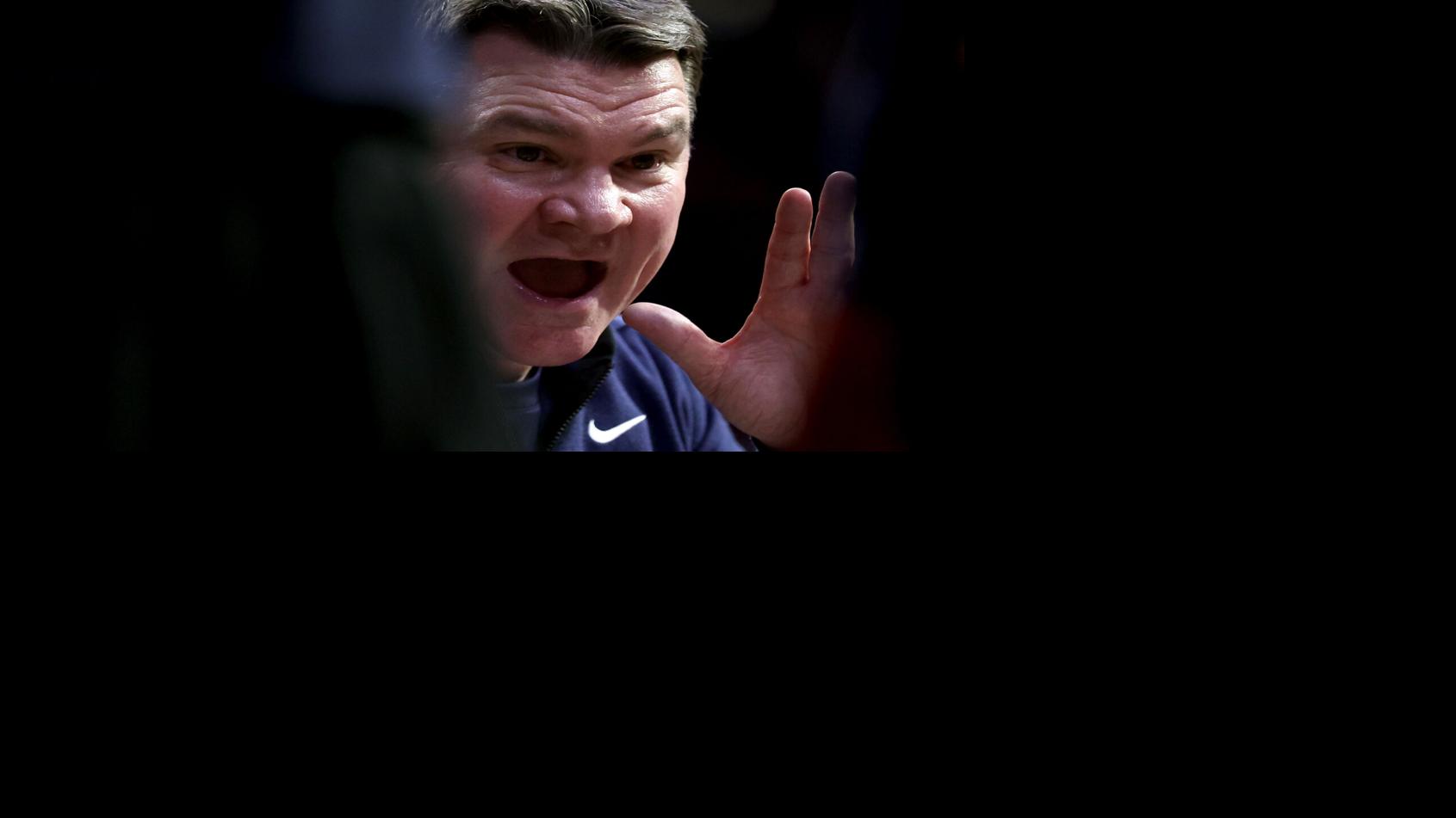 With Peat's stay-or-go decision in the air, Arizona's Tommy Lloyd juggles Big 12 issues