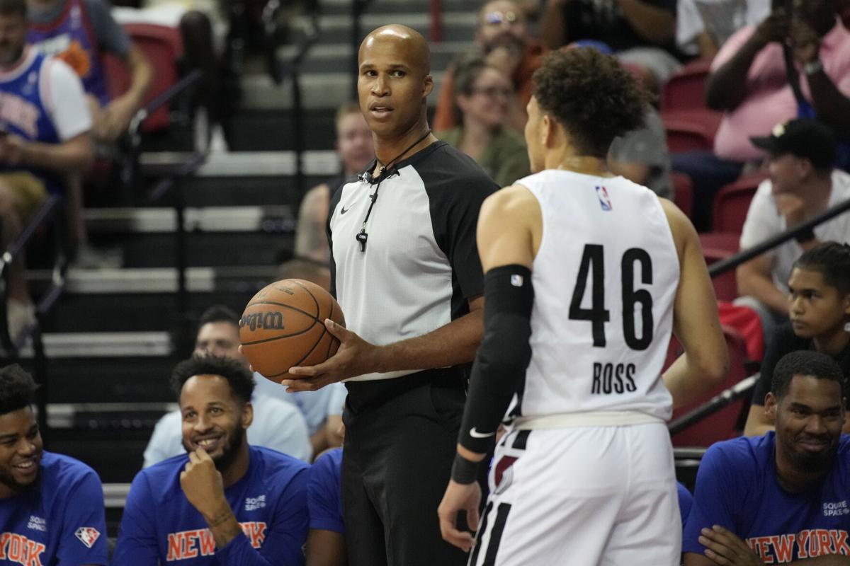 Former NBA player Richard Jefferson officiates Knicks vs. Blazers