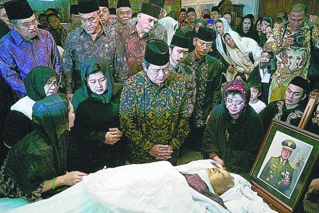 Indonesian strong man Suharto dies  
