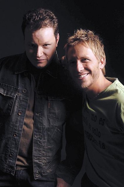 Pop duo Sin Bandera savors R&B influence  