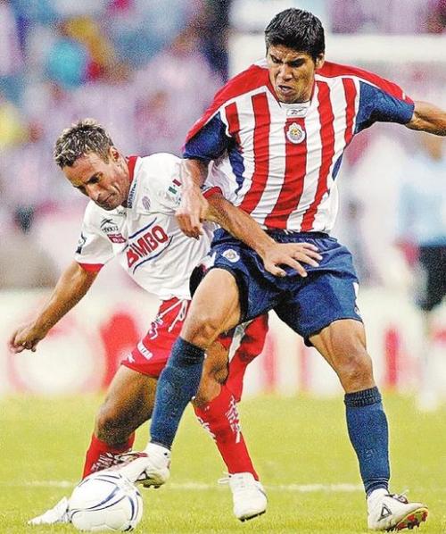 Va Carlos Salcido al PSV  