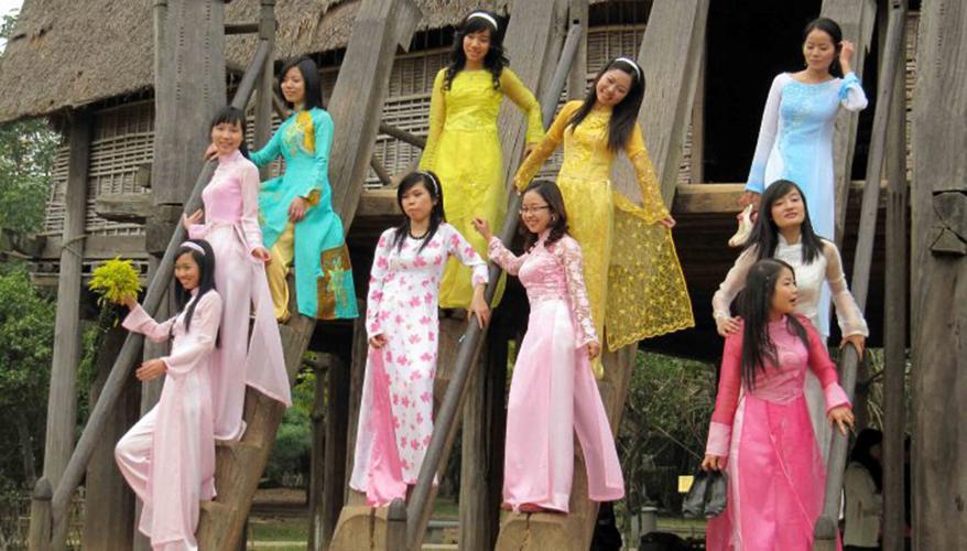 vietnam-line-dancers2.jpg