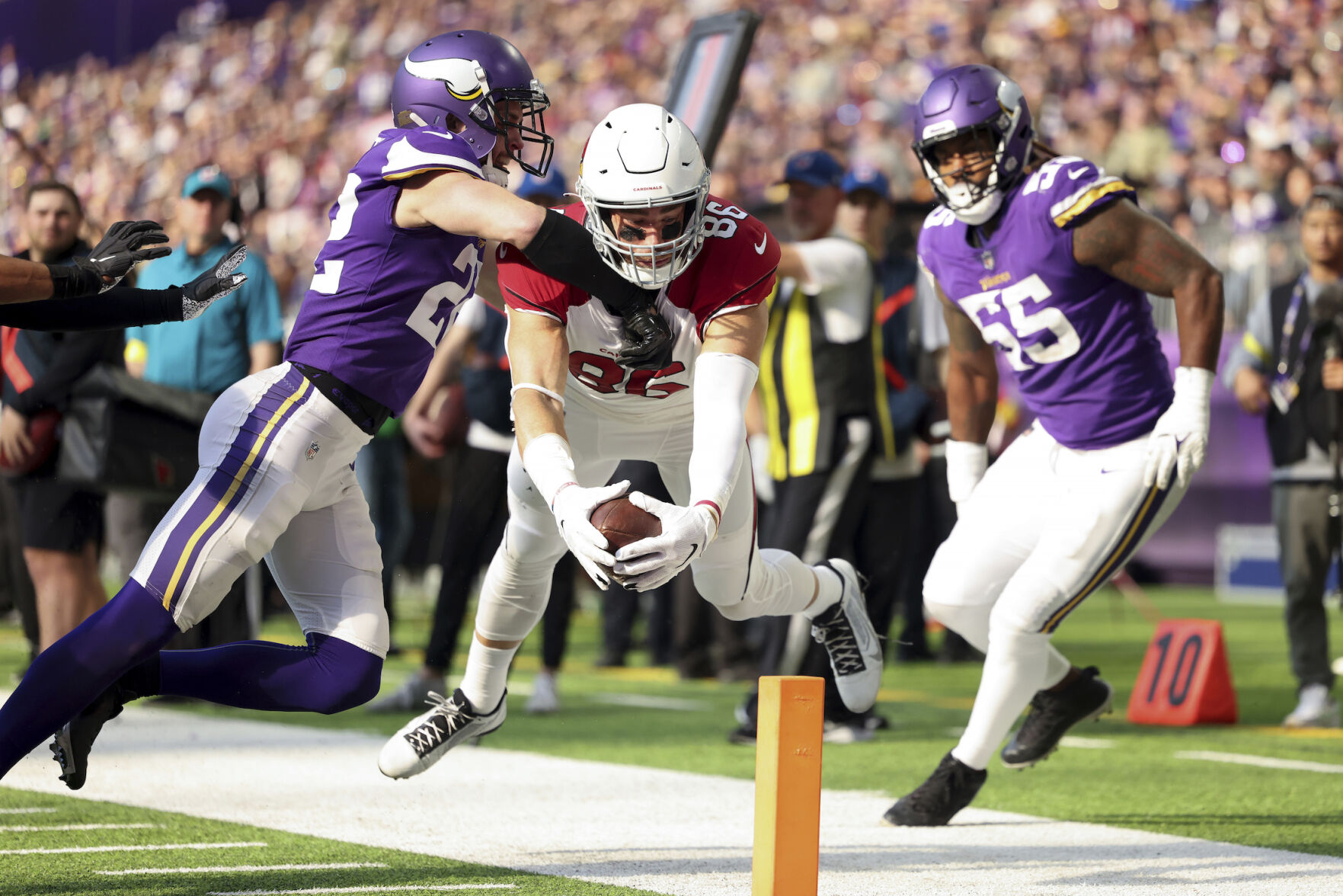 Vikings Hang On To Top Visiting Cardinals 34-26