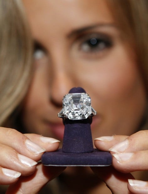 Liz Taylor auction to be 7 sizzling love stories in 1   