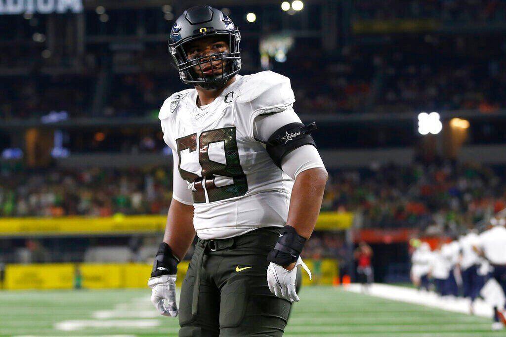 Penei Sewell, OT, Oregon
