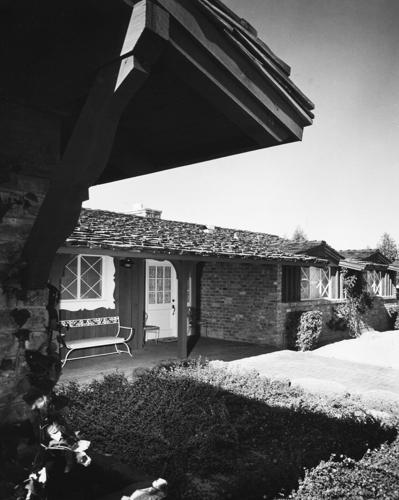 1959 photos: Elegance in a rustic setting