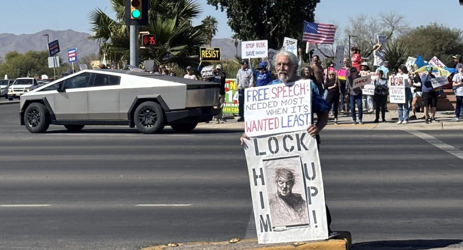 About 1,000 in ֱ protest Musk, Trump