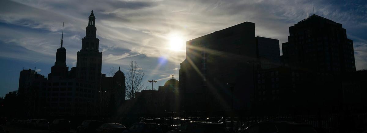 LOCAL SKYLINE SILHOUETTE GEE