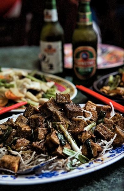 Under $30 : Mei-Hon's fare hits the spot with heat, sweet and crunch  