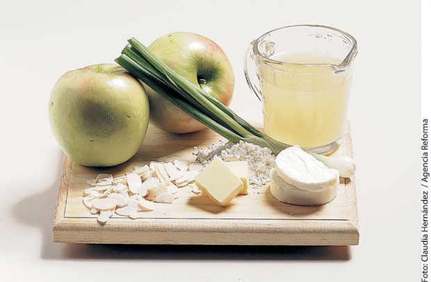 Sopa de manzana y almendras  
