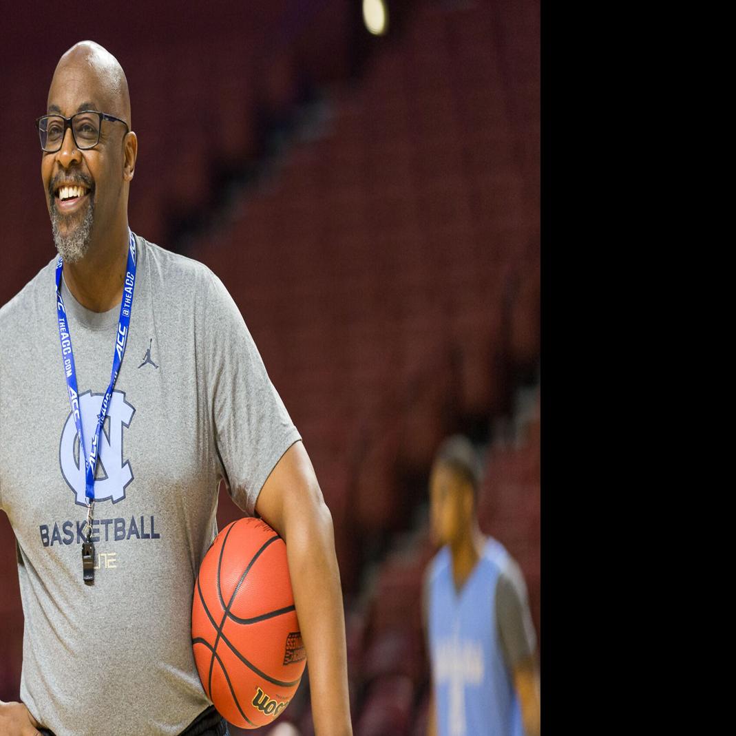 relationship-with-tommy-lloyd-lured-veteran-coach-steve-robinson-to-arizona-s-staff