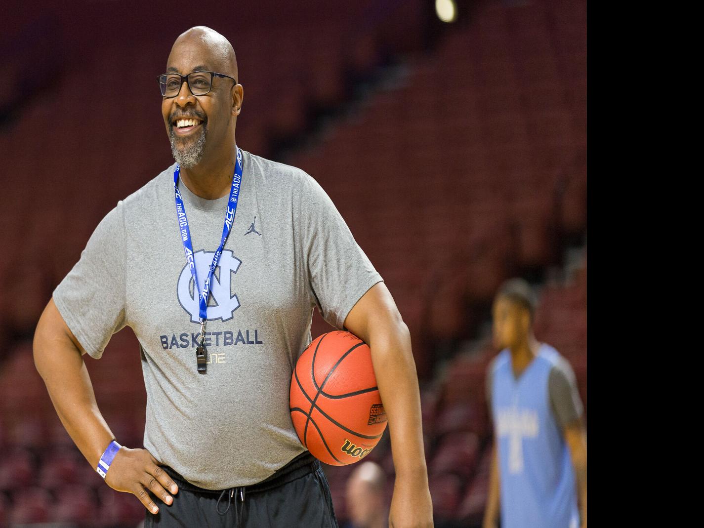 relationship-with-tommy-lloyd-lured-veteran-coach-steve-robinson-to-arizona-s-staff