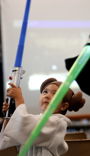 'Star Wars' warriors descend on library    