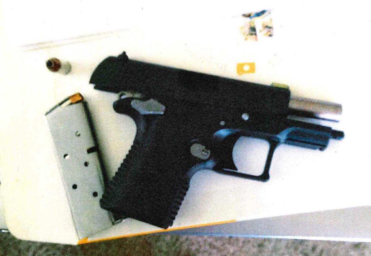 sahuarita arrested in smuggling of guns