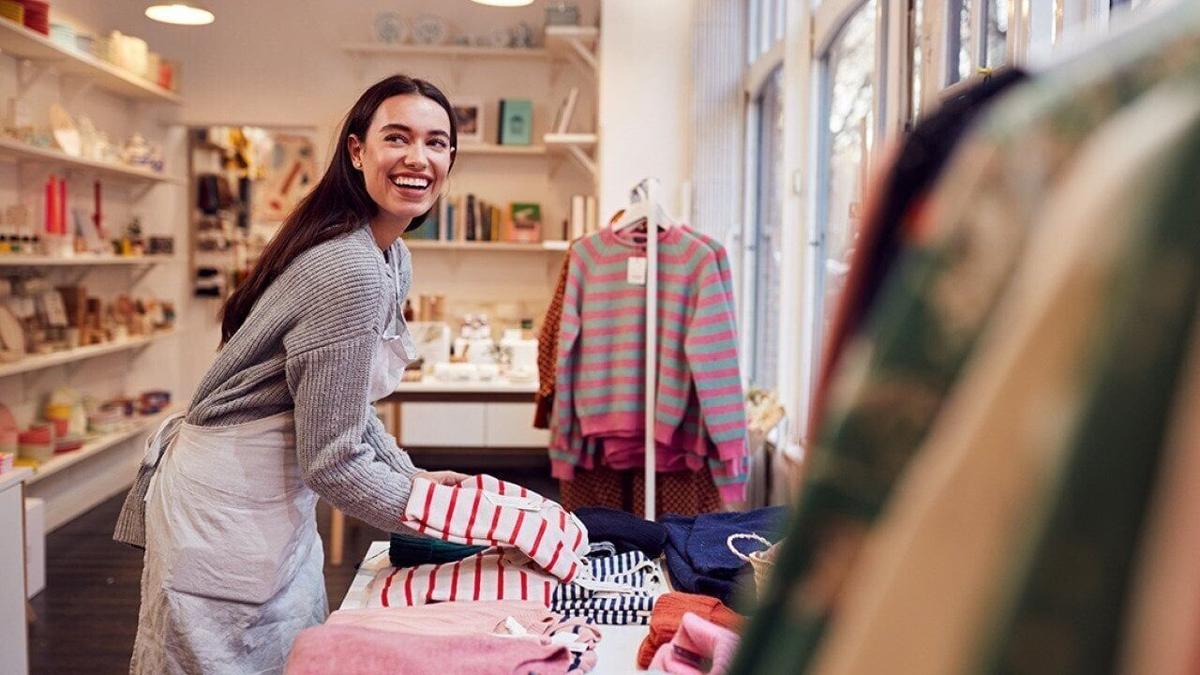 Small business holiday trends to watch in 2025