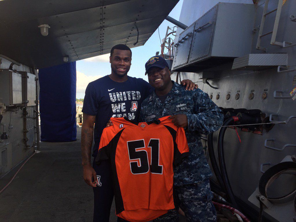 Arizona Wildcats meet soliders in Hawaii