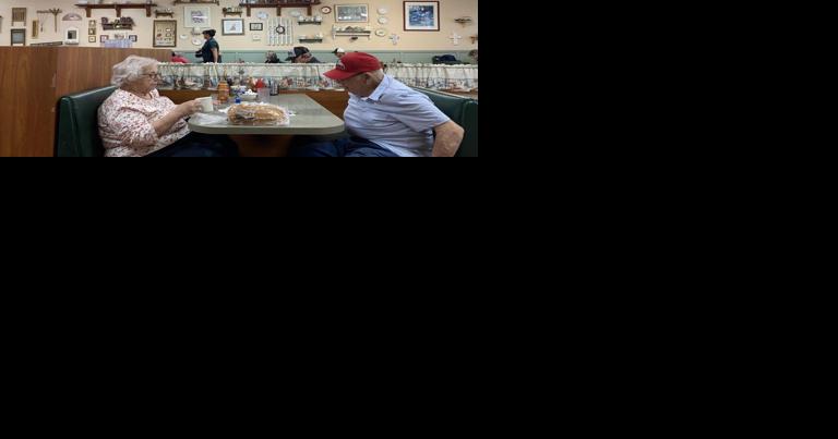 Tucson eatery where restaurateur Sam Fox grew up turns 60 | eat - Vimarsana News